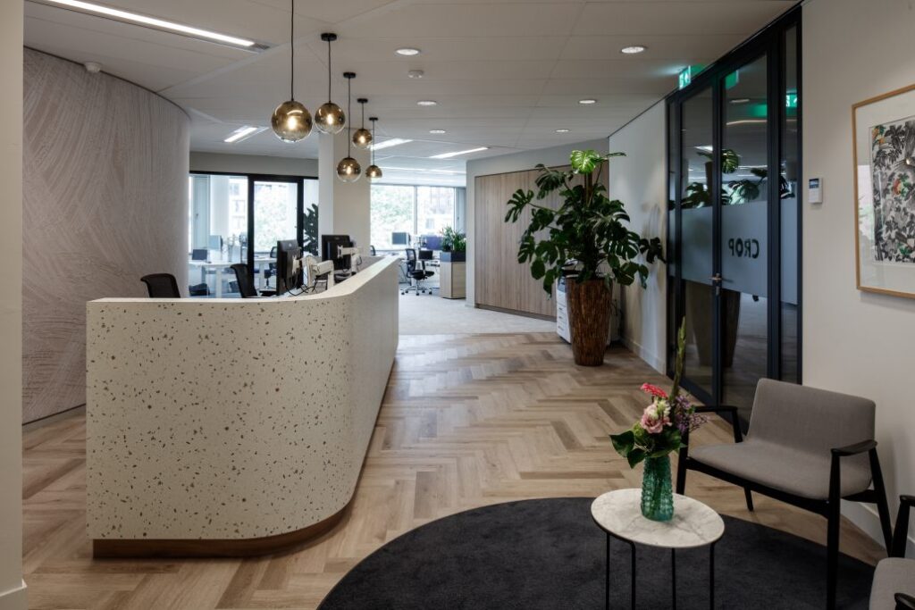 2308INGS9008-1030x687