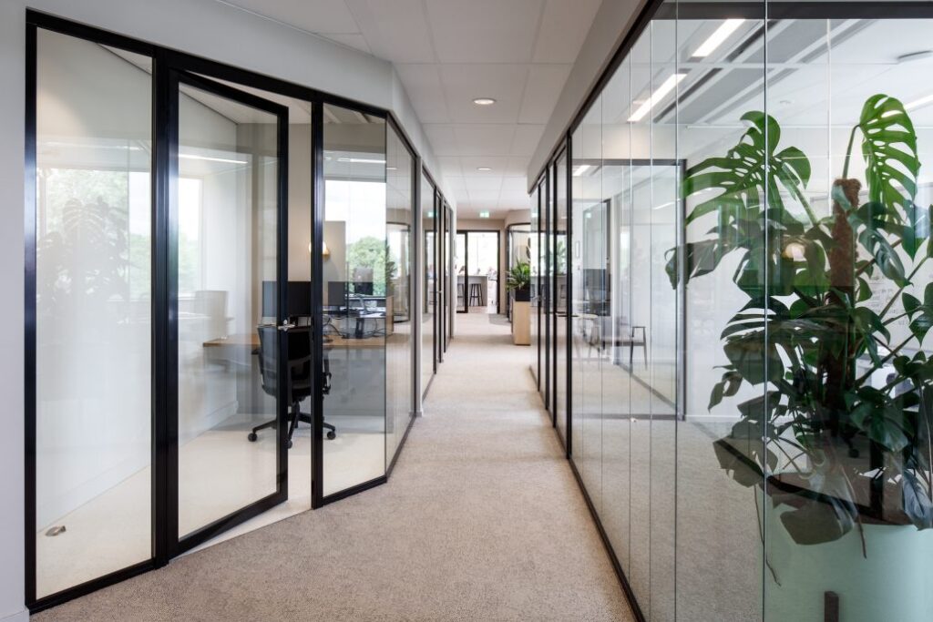 2308INGS9020-1030x687