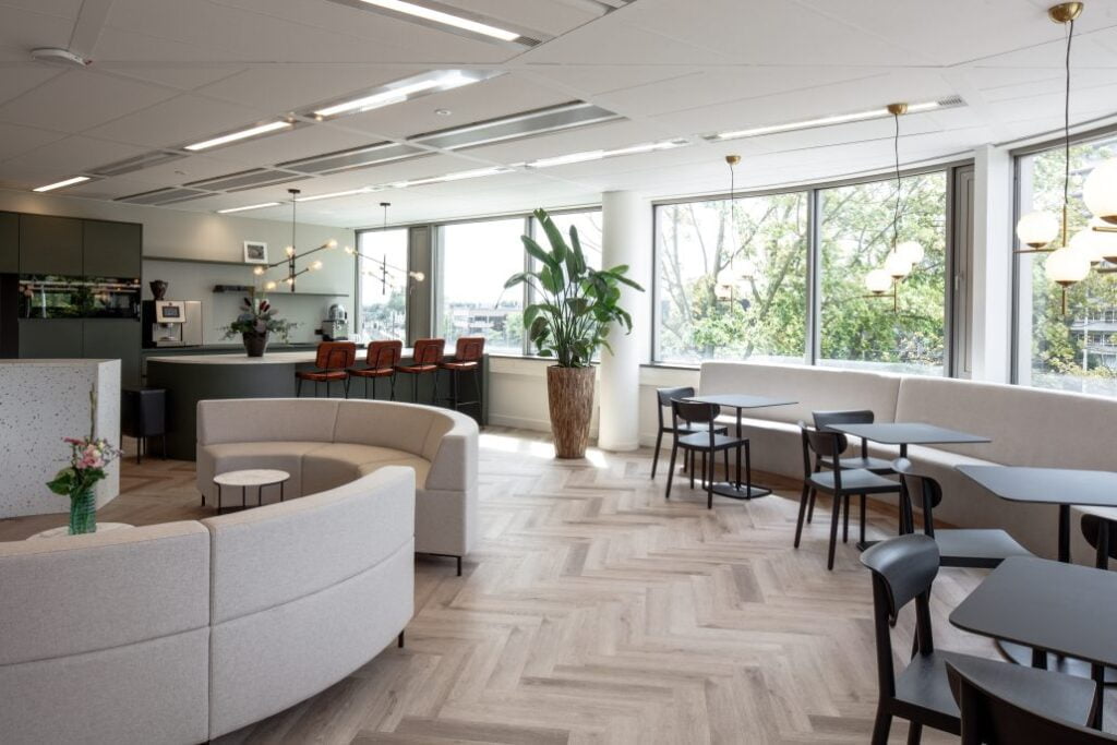 2308INGS9049-1030x687